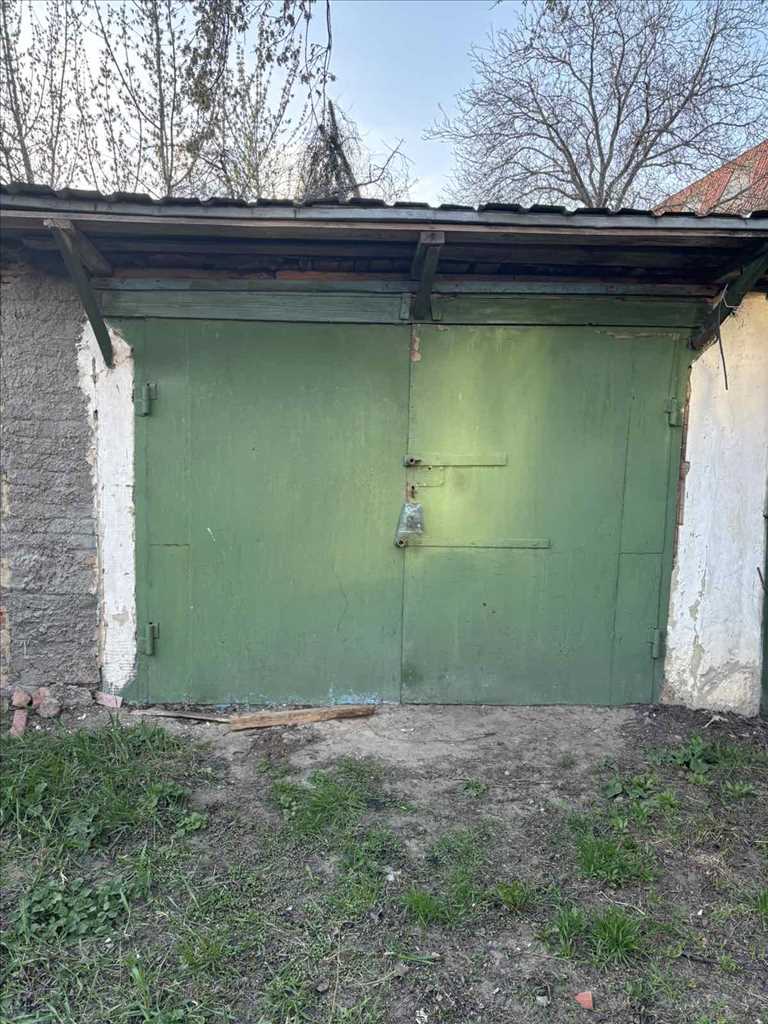 Цегляний гараж в центрі міста. | Приват житло