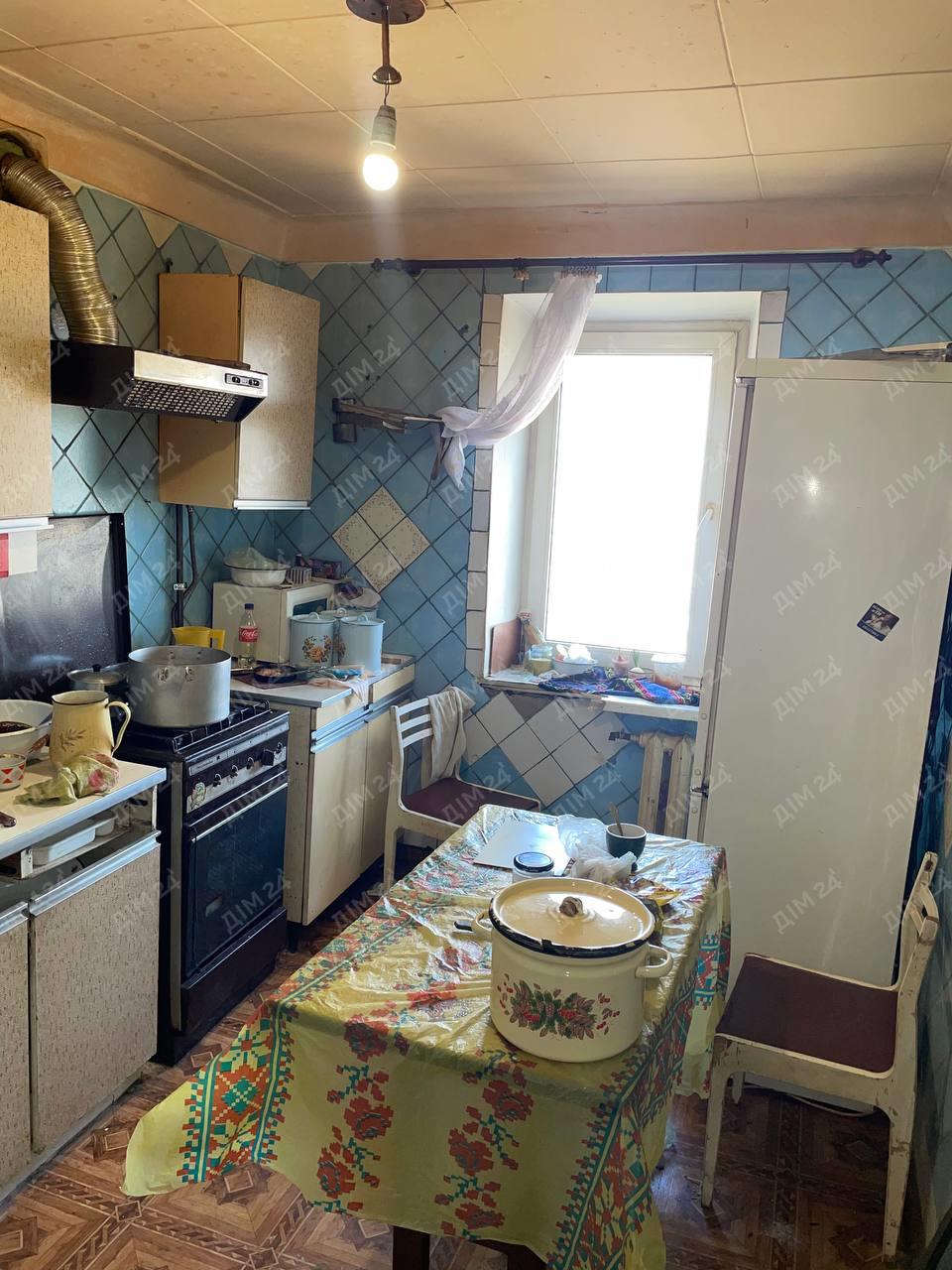 Простора трикімнатна квартира на Подолі | Приват житло