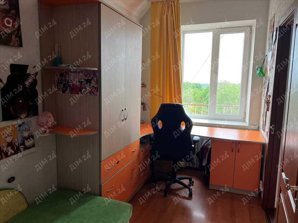 4-кімнатна квартира з  видом на монастир у самому серці історичної Полтави! | Приват житло