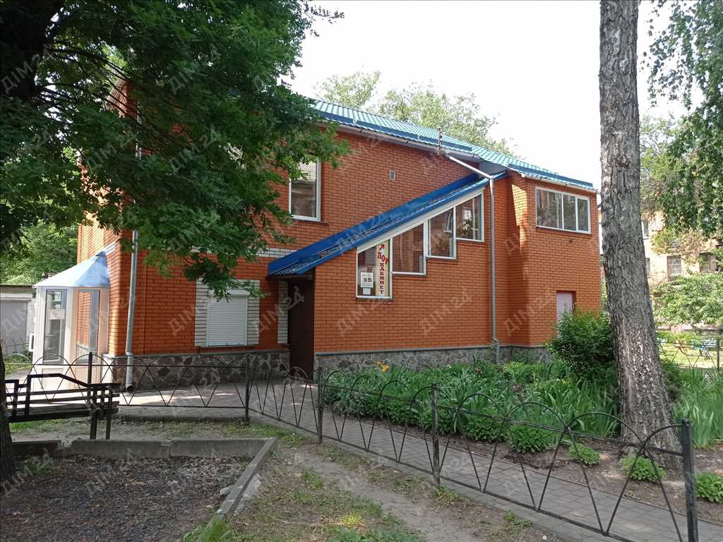 Комерційна нерухомість неподалік готелю 