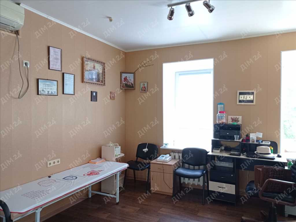 Комерційна нерухомість неподалік готелю 