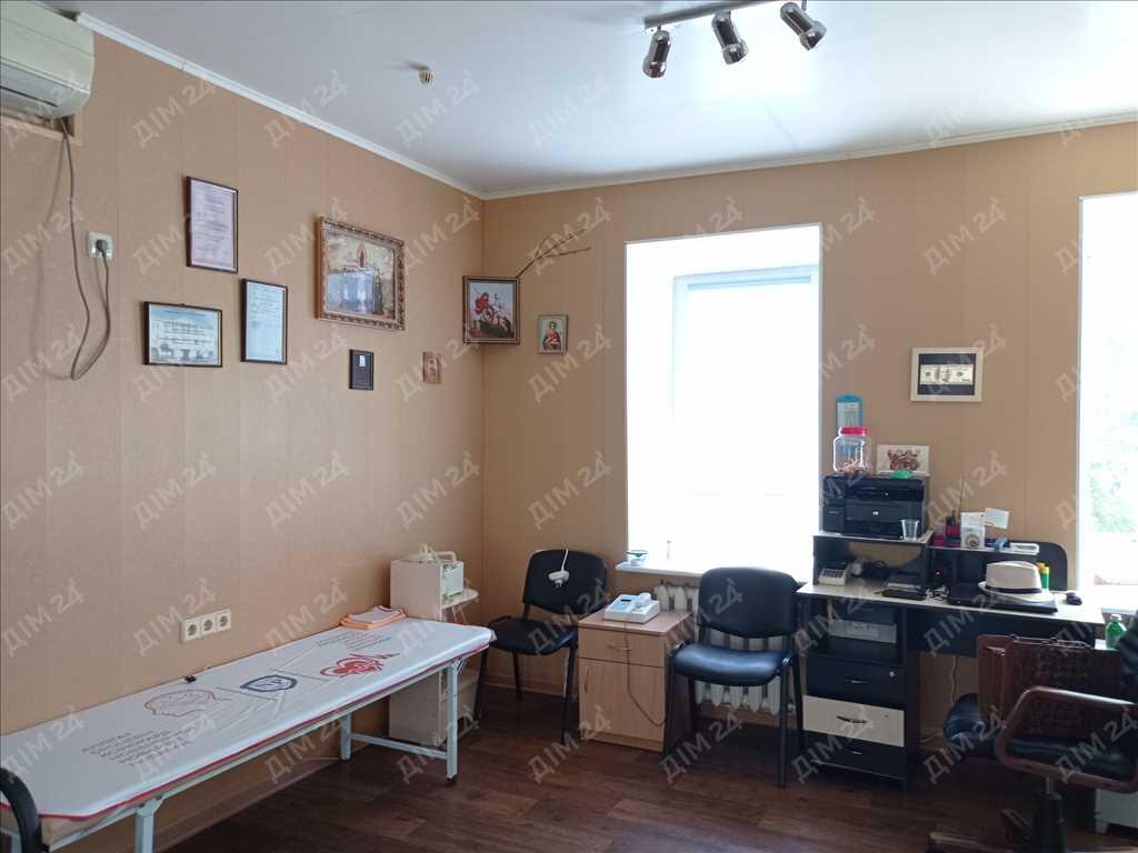 Комерційна нерухомість неподалік готелю 