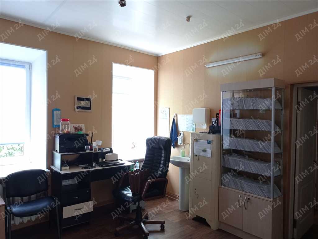 Комерційна нерухомість неподалік готелю 