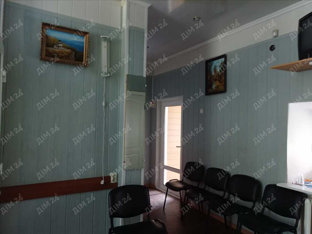 Комерційна нерухомість неподалік готелю 