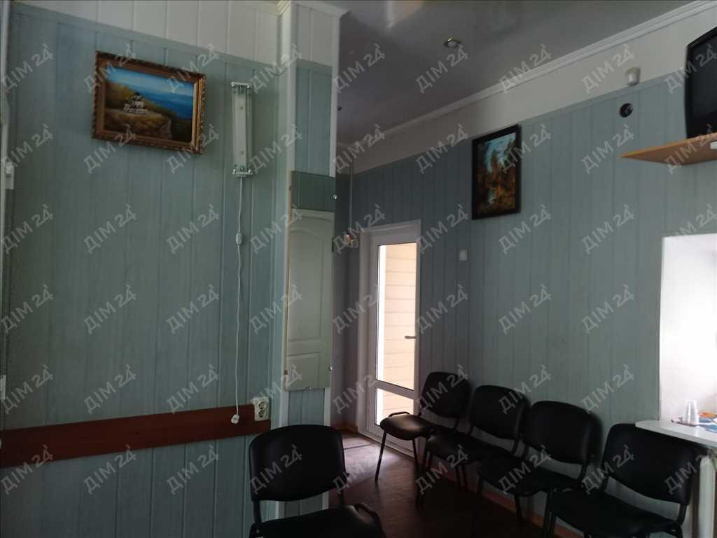 Комерційна нерухомість неподалік готелю 