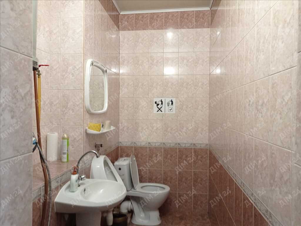 Комерційна нерухомість неподалік готелю 