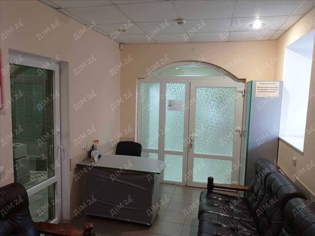 Комерційна нерухомість неподалік готелю 