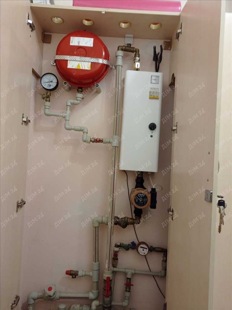 Комерційна нерухомість неподалік готелю 