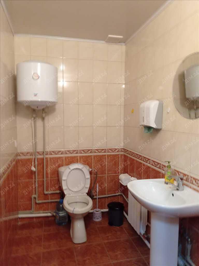 Комерційна нерухомість неподалік готелю 