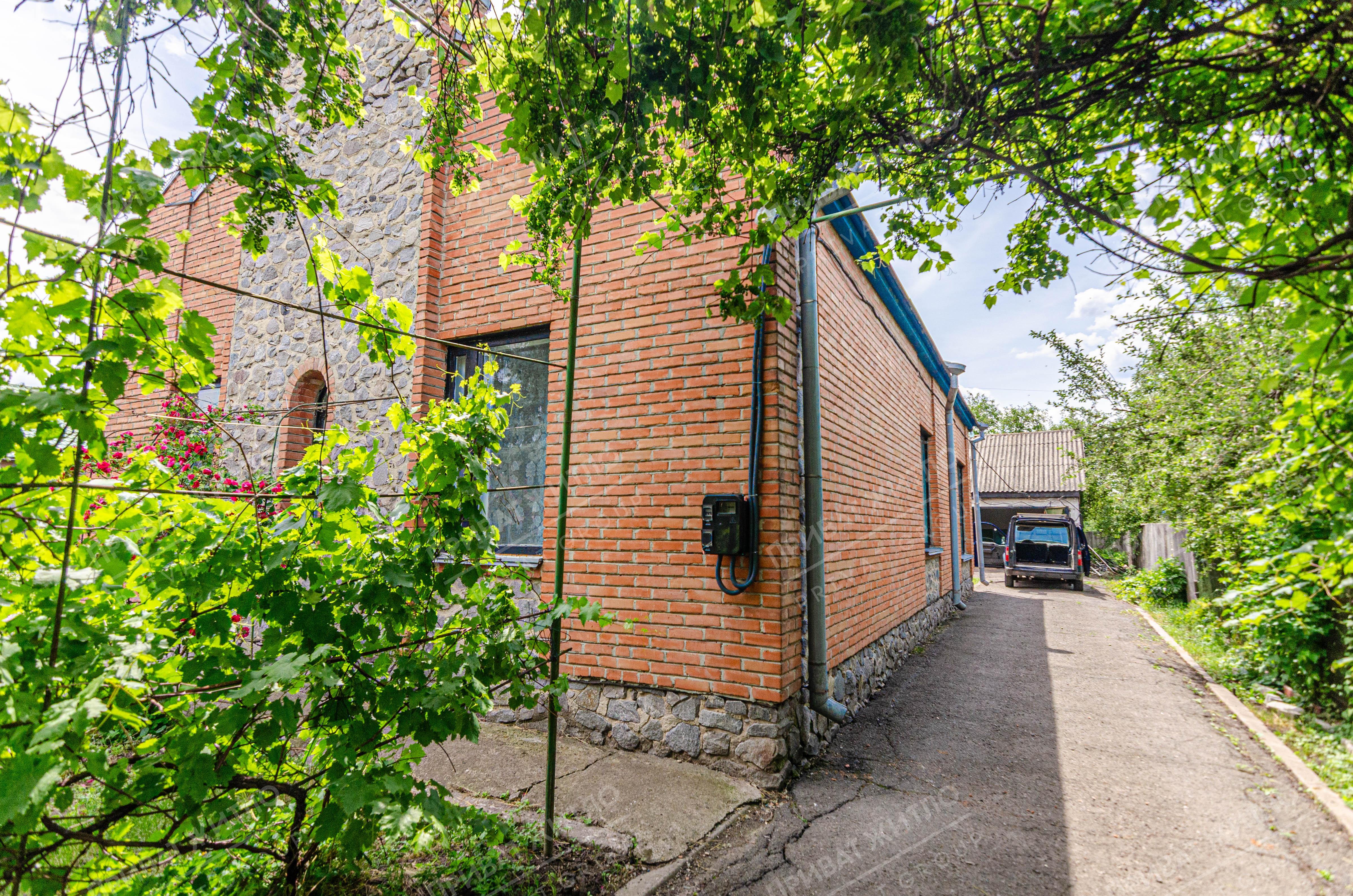 Окремий будинок біля Полтави.  | Приват житло