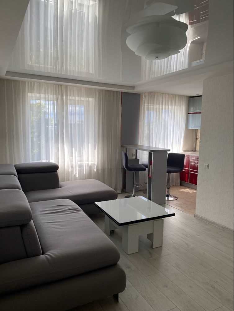 Простора 3-кімнатна квартира-студія на Браїлках! | Приват житло