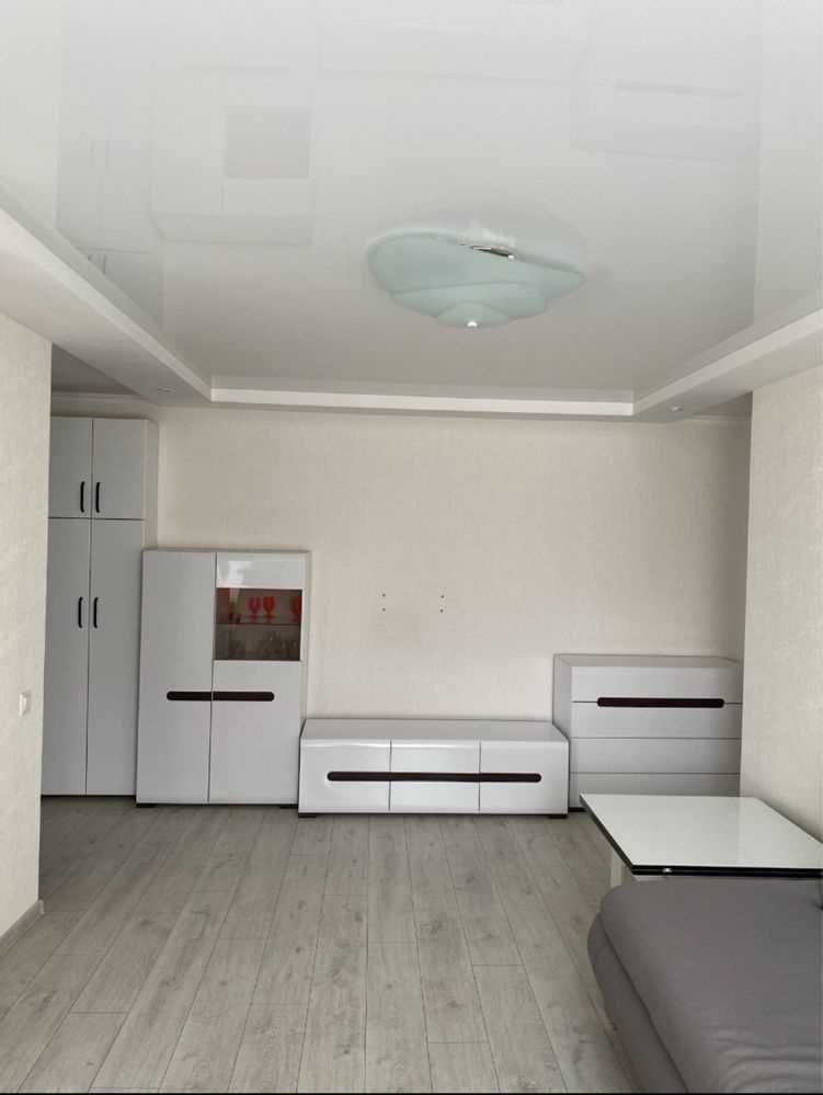 Простора 3-кімнатна квартира-студія на Браїлках! | Приват житло