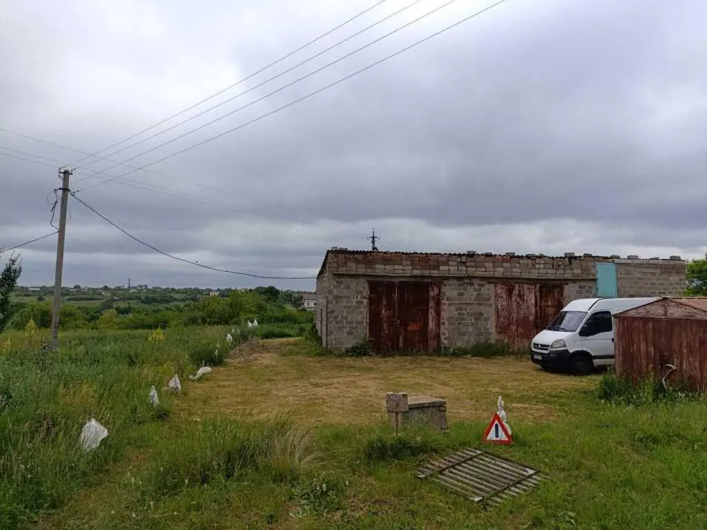 Чудова земельна ділянка біля зупинки ГРЛ | Приват житло