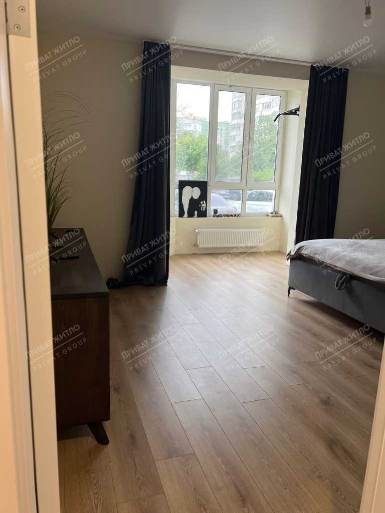 Продам простору трикімнатну квартиру на Подолі! | Приват житло