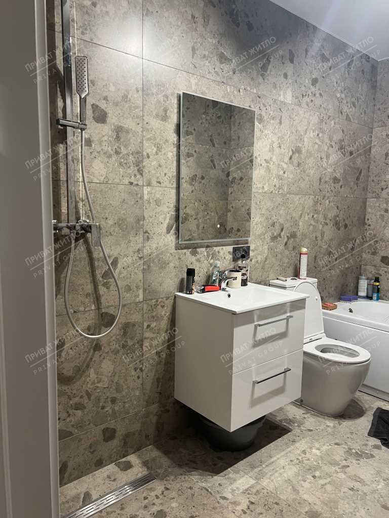 Продам простору трикімнатну квартиру на Подолі! | Приват житло