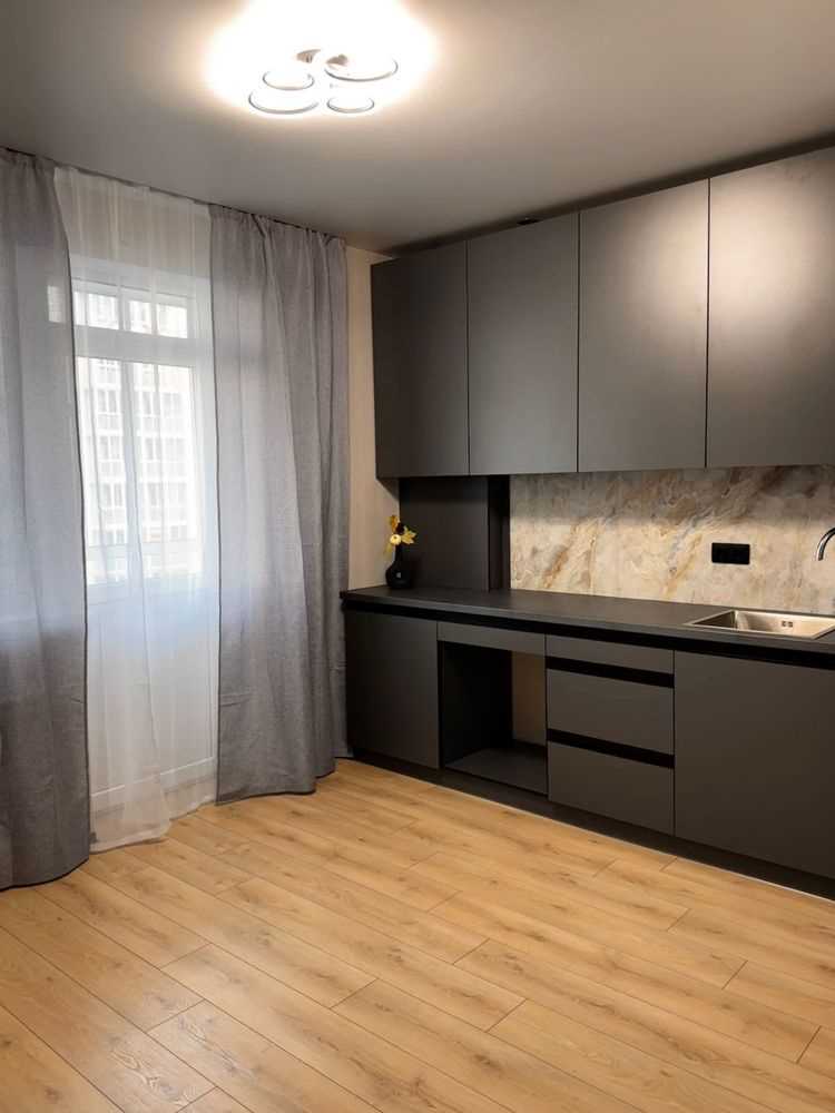 Однокімнатна з ремонтом  в ЖК Пелюстковий | Приват житло