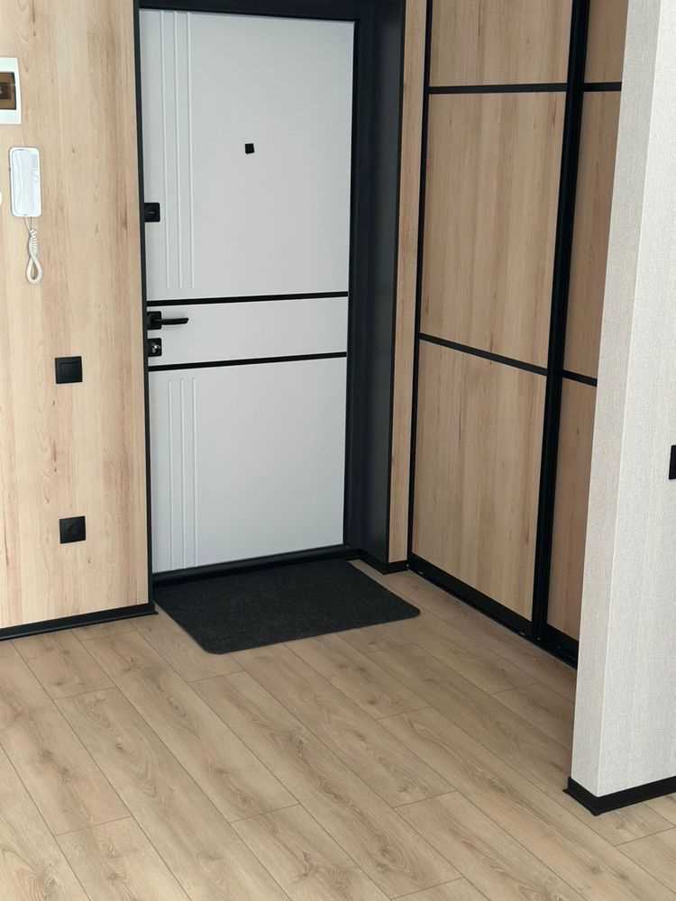 Однокімнатна з ремонтом  в ЖК Пелюстковий | Приват житло