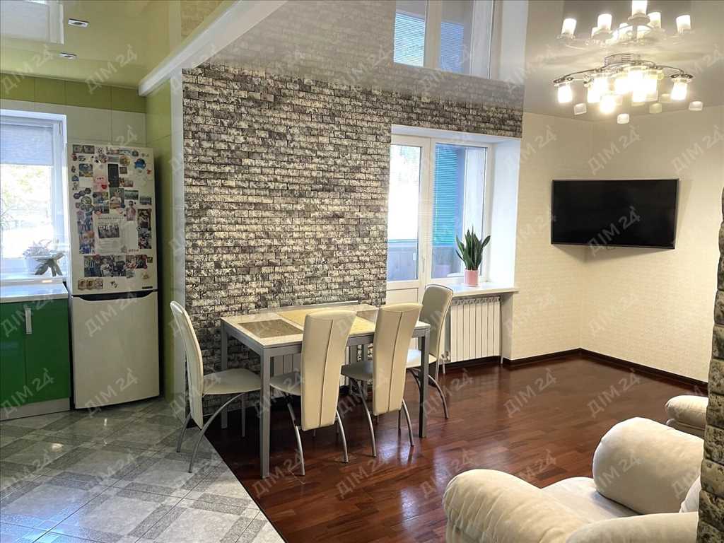 Простора 2 кімнатна квартира з євроремонтом.Район Половки. | Приват житло