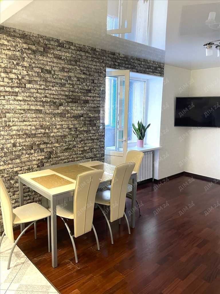 Простора 2 кімнатна квартира з євроремонтом.Район Половки. | Приват житло