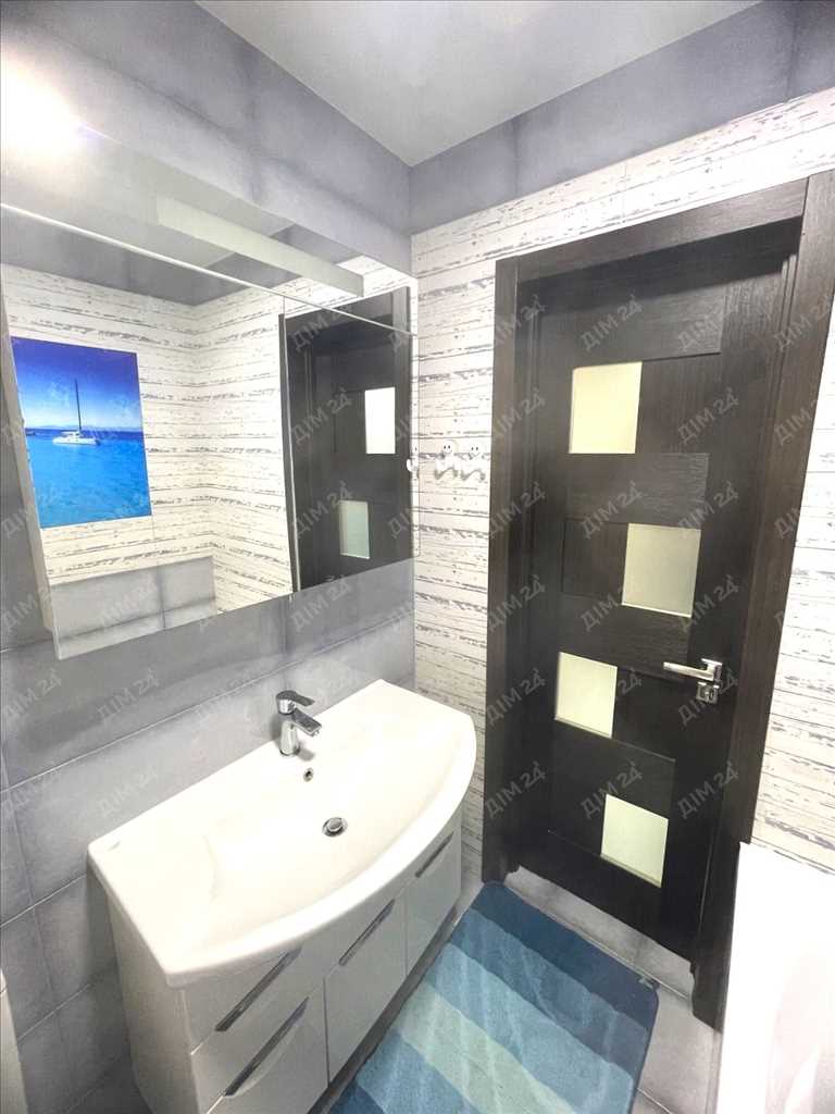 Простора 2 кімнатна квартира з євроремонтом.Район Половки. | Приват житло