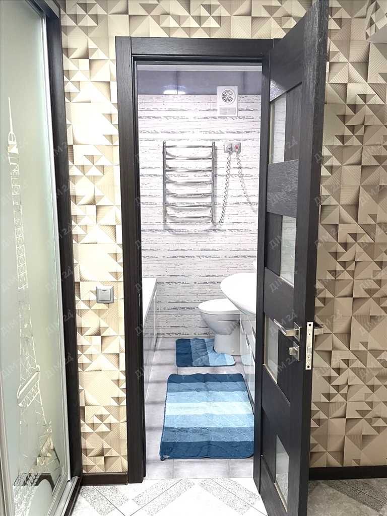 Простора 2 кімнатна квартира з євроремонтом.Район Половки. | Приват житло