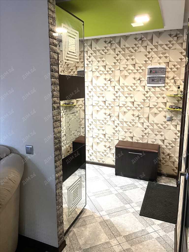 Простора 2 кімнатна квартира з євроремонтом.Район Половки. | Приват житло