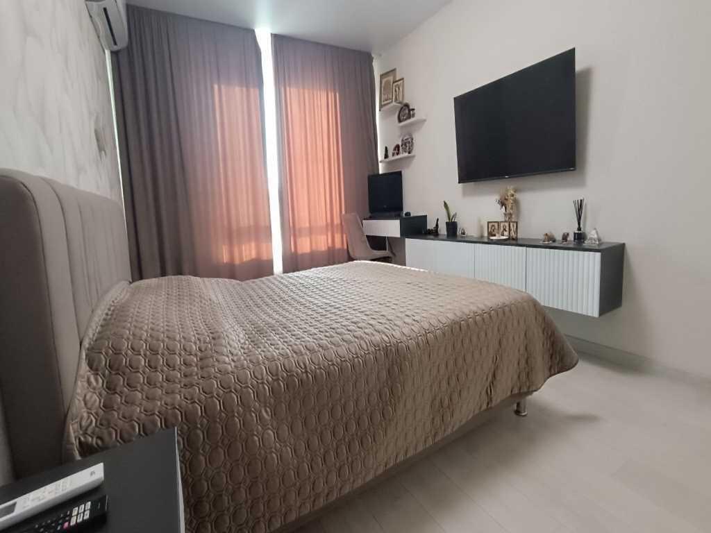 Велика однокімеатна квартира з ремонтом в новому ЖК | Приват житло