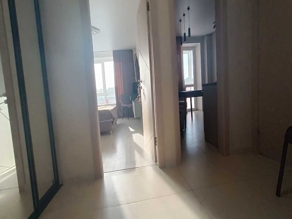 Велика однокімеатна квартира з ремонтом в новому ЖК | Приват житло