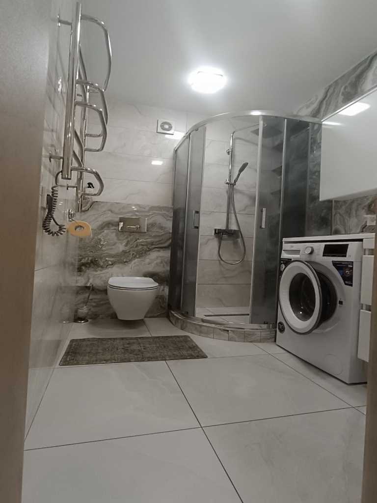 Велика однокімеатна квартира з ремонтом в новому ЖК | Приват житло