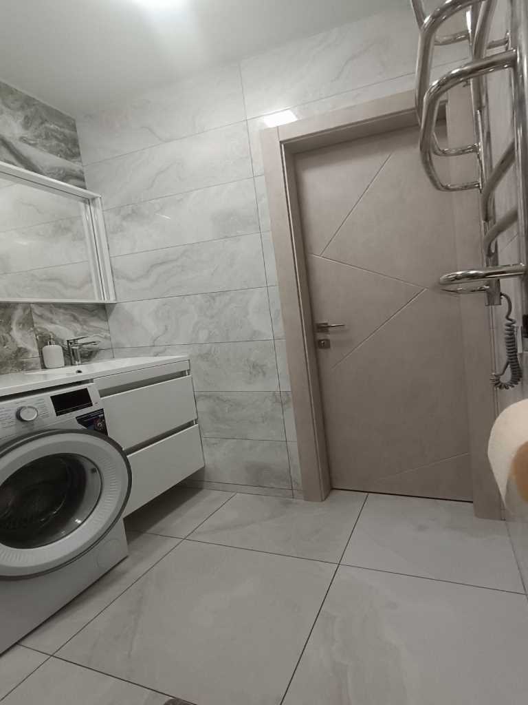 Велика однокімеатна квартира з ремонтом в новому ЖК | Приват житло