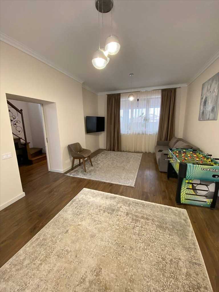 Сучасний будинок на Браїлках
 | Приват житло