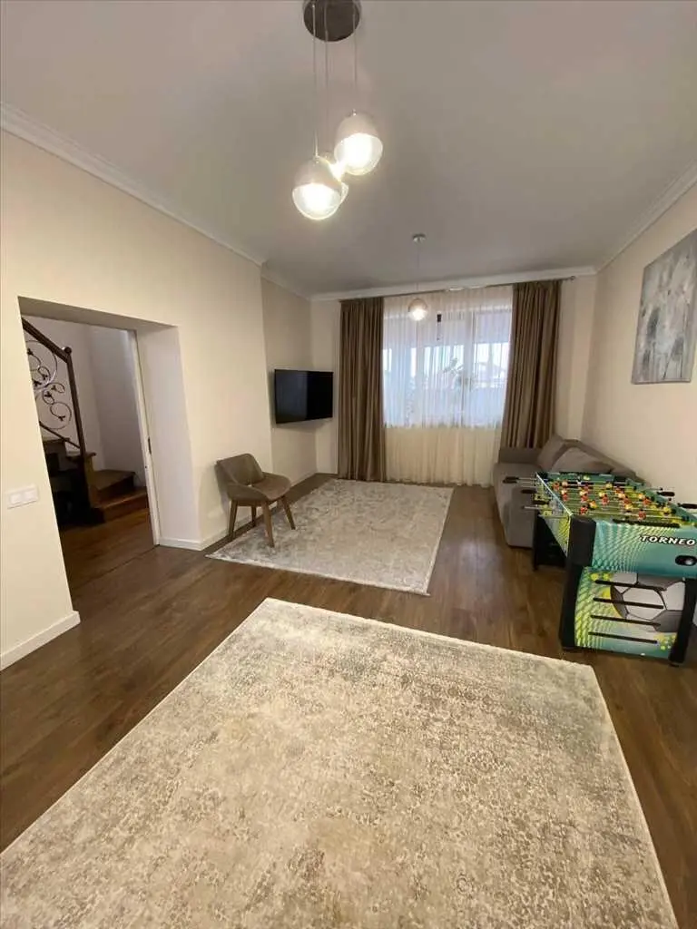 Сучасний будинок на Браїлках
 | Приват житло