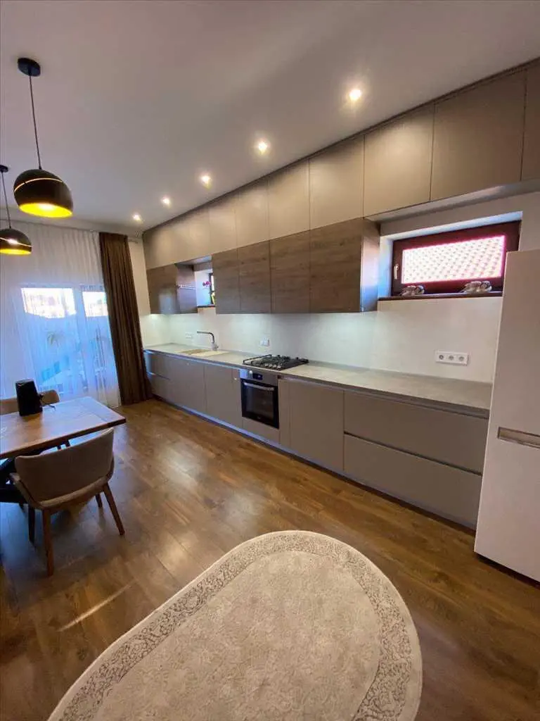 Сучасний будинок на Браїлках
 | Приват житло