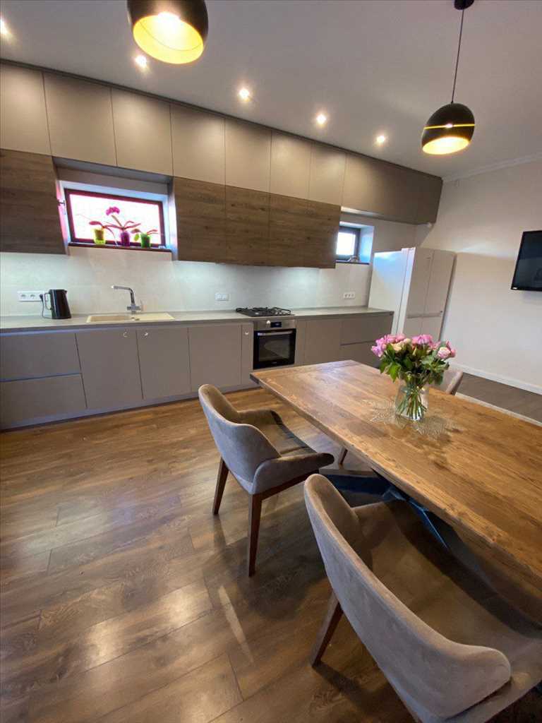 Сучасний будинок на Браїлках
 | Приват житло