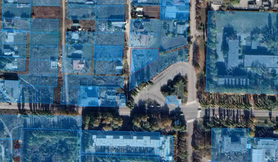 Ділянка під комерцію в місті! | Приват житло