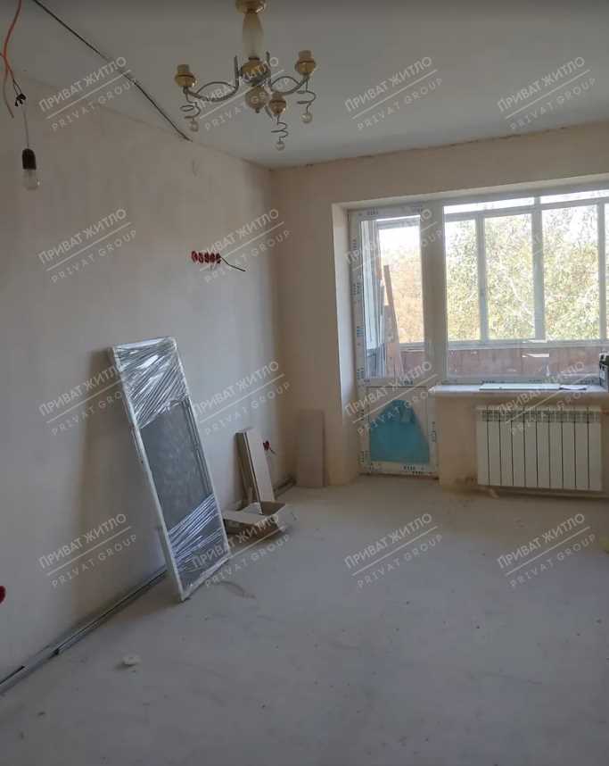 Продається трикімнатна квартира на Алмазному | Приват житло