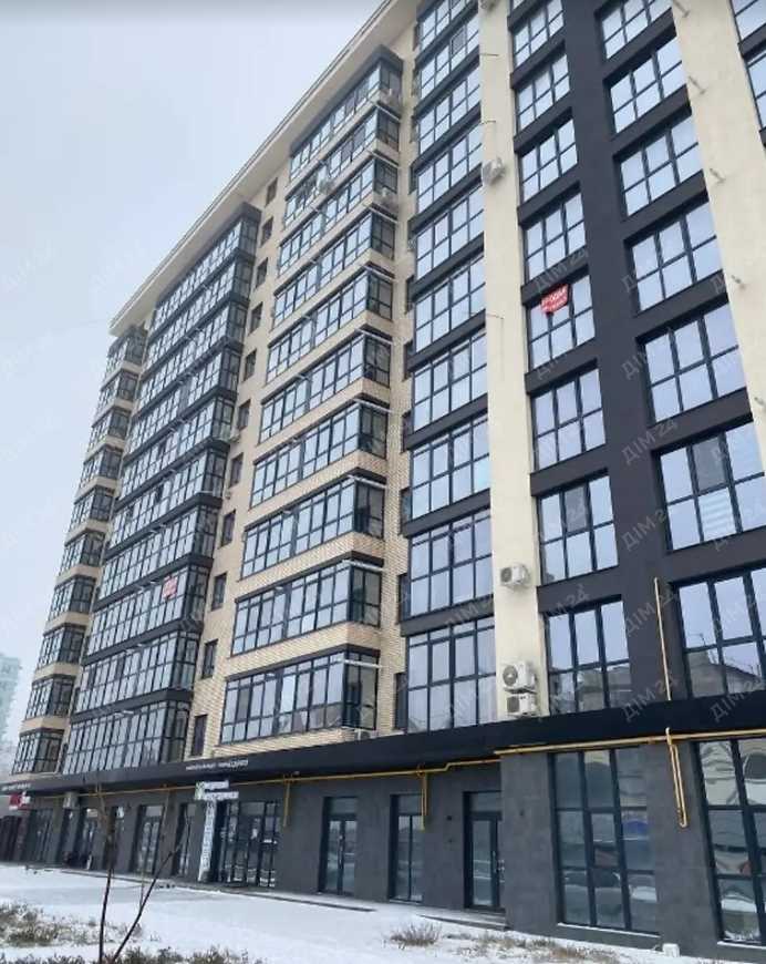 Простора 3-кімнатна з автономним опаленням та коморою | Приват житло