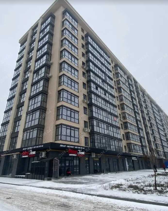 Простора 3-кімнатна з автономним опаленням та коморою | Приват житло