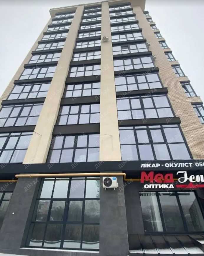 Простора 3-кімнатна з автономним опаленням та коморою | Приват житло