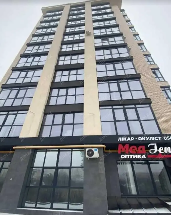 Простора 3-кімнатна з автономним опаленням та коморою | Приват житло