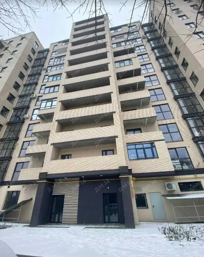 Простора 3-кімнатна з автономним опаленням та коморою | Приват житло