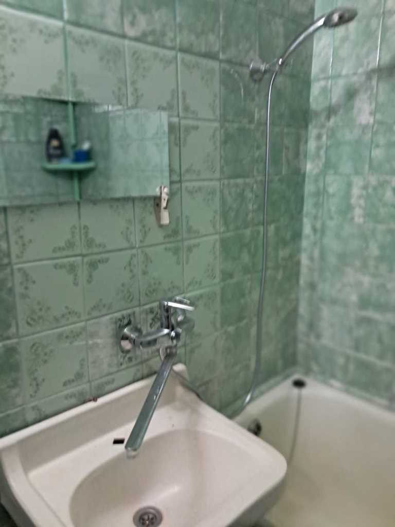 2-кімнатна на Алмазному, 3 поверх, лоджія, хороший стан | Приват житло