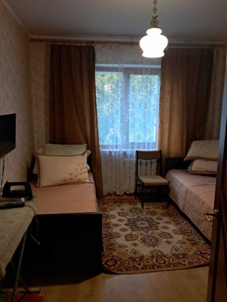 2-кімнатна на Алмазному, 3 поверх, лоджія, хороший стан | Приват житло