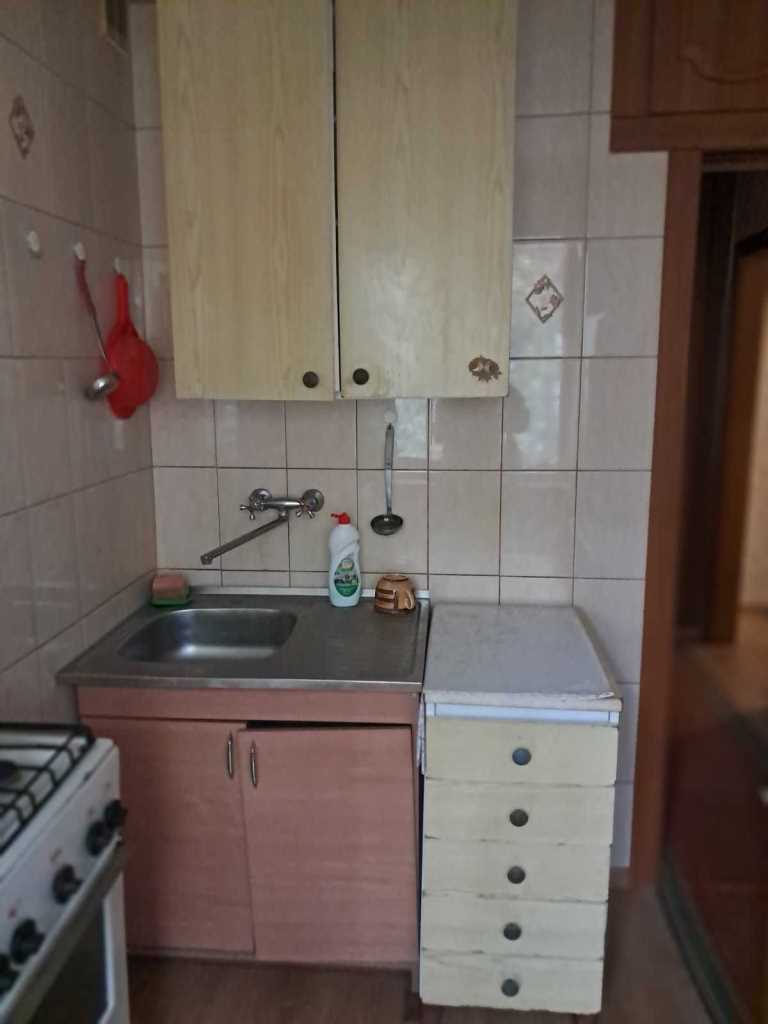 2-кімнатна на Алмазному, 3 поверх, лоджія, хороший стан | Приват житло