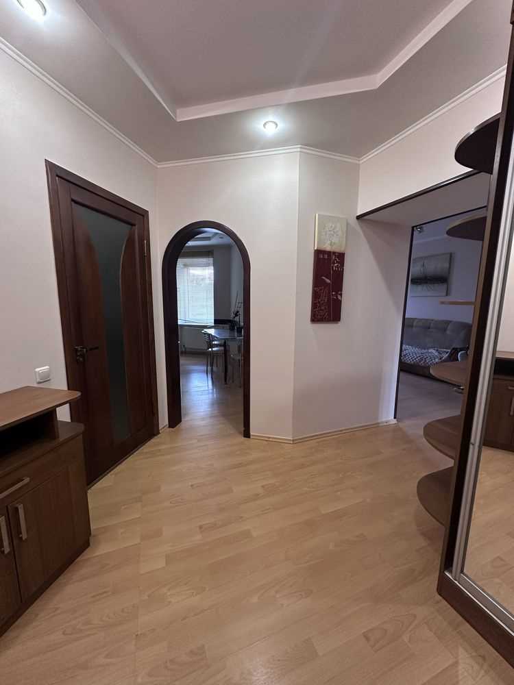 Трикімнатна квартира з індивідуальним опаленням — Поділ! | Приват житло