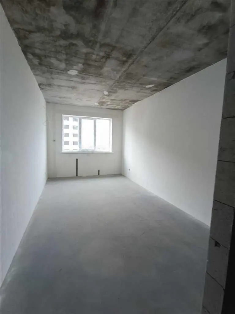 Простора 1-кімнатна квартира в ЖК «Пелюстковий» | Приват житло