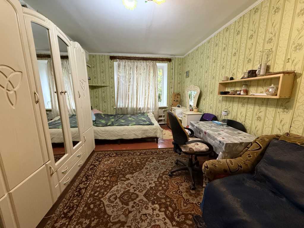 Велика кімната в гуртожитку | Приват житло