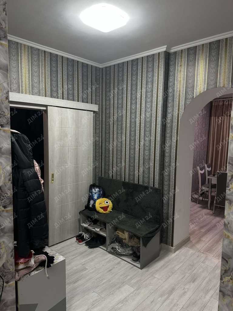 Тепла трикімнатна квартира в тихому районі | Приват житло