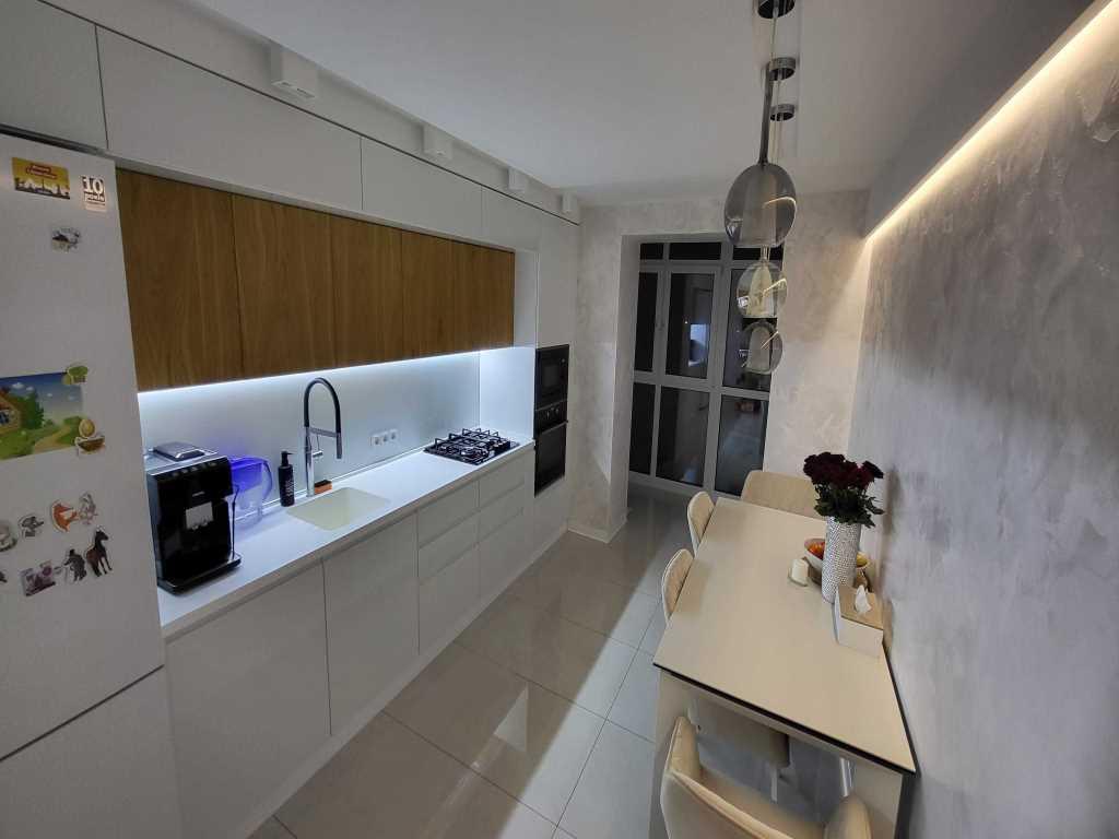 Продаж елітної трикімнатної квартири 112 м² з індивідуальним газовим опаленням
 | Приват житло