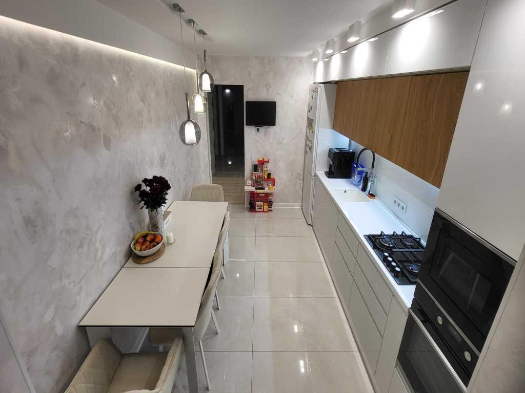 Продаж елітної трикімнатної квартири 112 м² з індивідуальним газовим опаленням
 | Приват житло